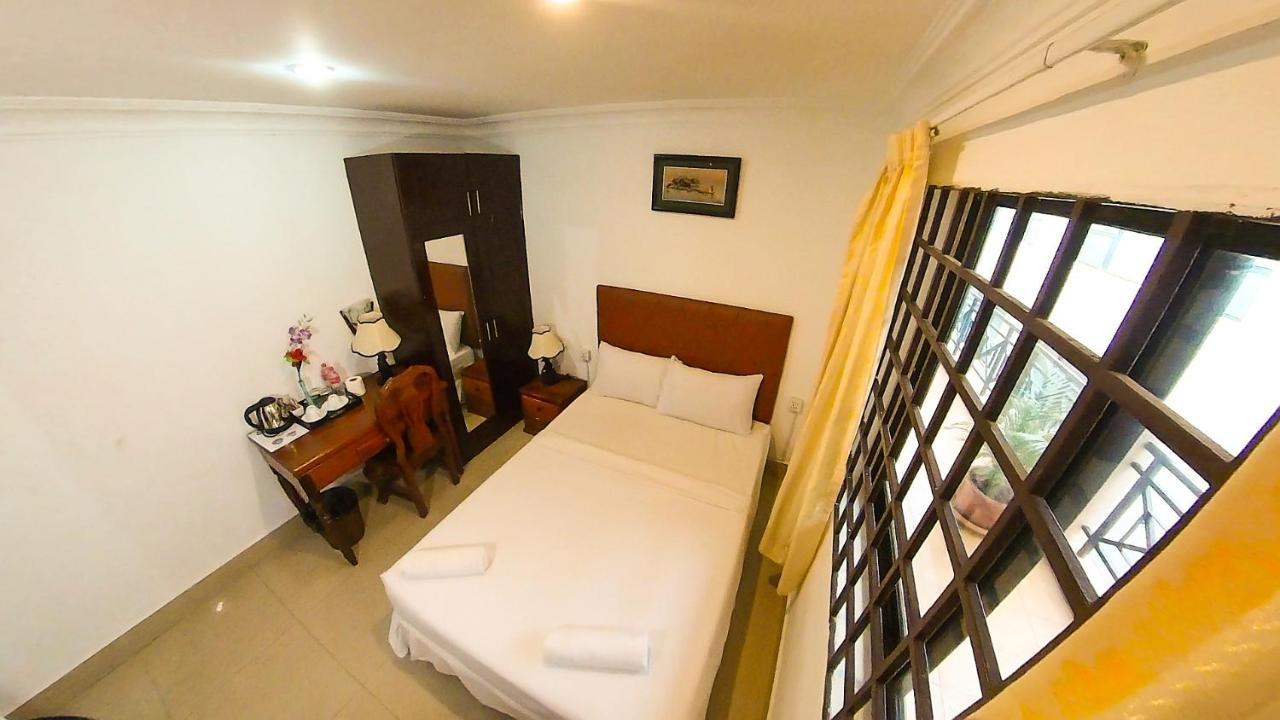 Riverside Phnom Penh Hotel Exterior foto